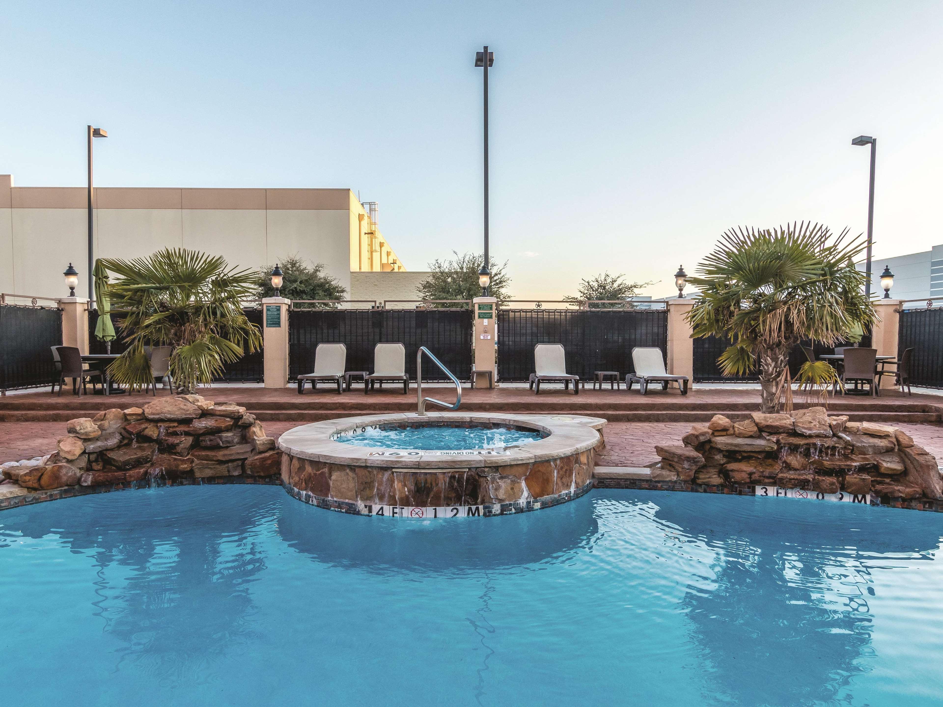 La Quinta By Wyndham Dallas Grand Prairie South Exterior photo